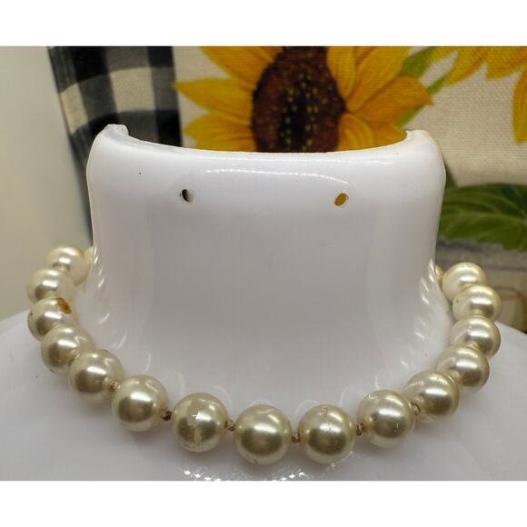 VINTAGE FAUX PEARL BRACELET CREAM COLORED 8.5